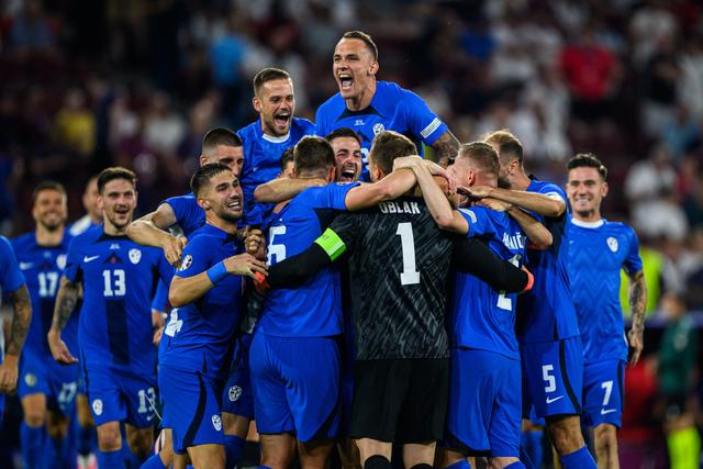 科隆客场大胜!强势击败沙尔克,展现出色实力的简单介绍 科隆客场大胜!强势击败沙尔克,展现出色实力的简单介绍