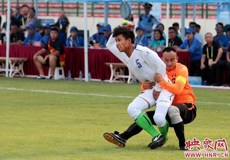 十八般武艺:球场上的较量,谁更胜一筹,拭目以待 十八般武艺:球场上的较量,谁更胜一筹,拭目以待