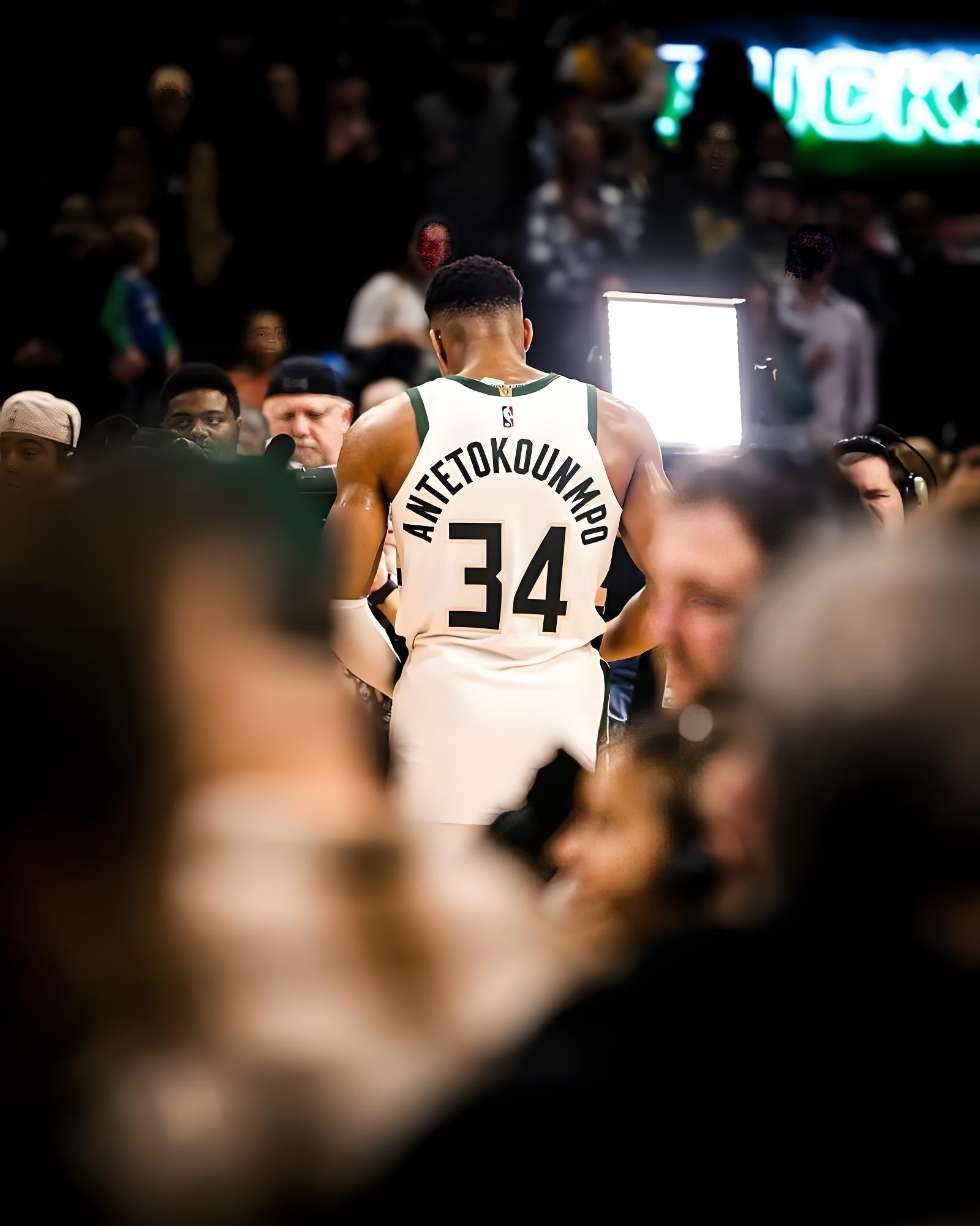 火箭惨败雄鹿,失去领先地位 火箭惨败雄鹿,失去领先地位